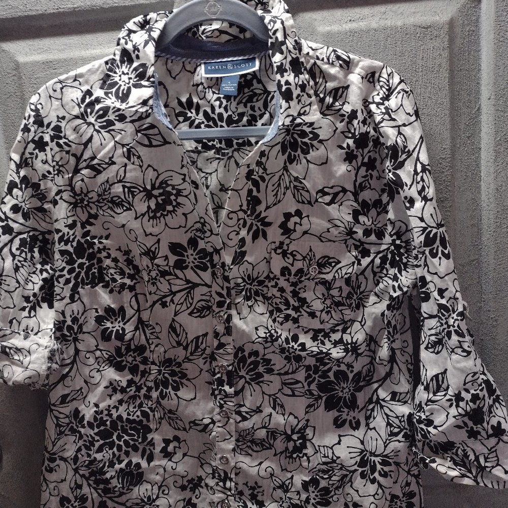 Karen Scott Button up Blouse